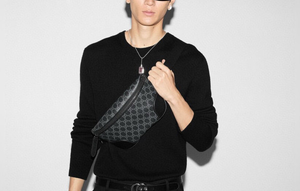 9찌 GG 모노그램 엠블럼 미디엄 벨트백